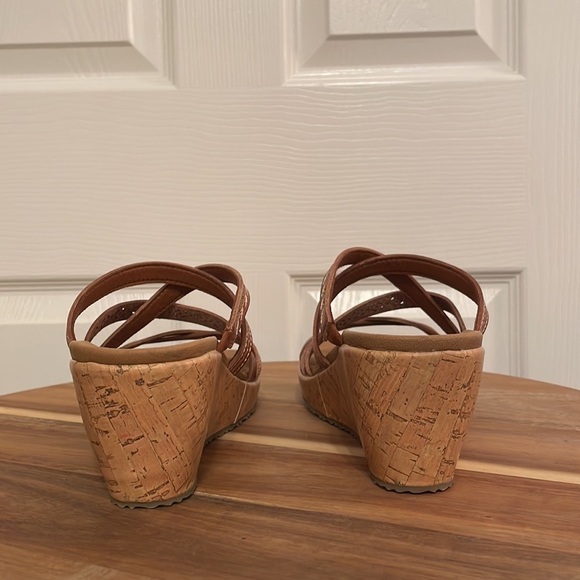 Skechers Sandals Womens Brown Tan Cork Wedges Platform Slip-Ons Strappy Summer - Picture 9 of 14